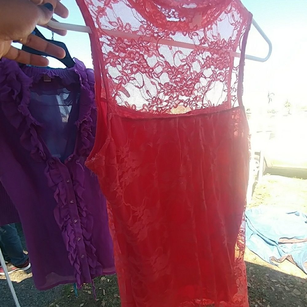 Coral lacy top - Picture 2 of 3